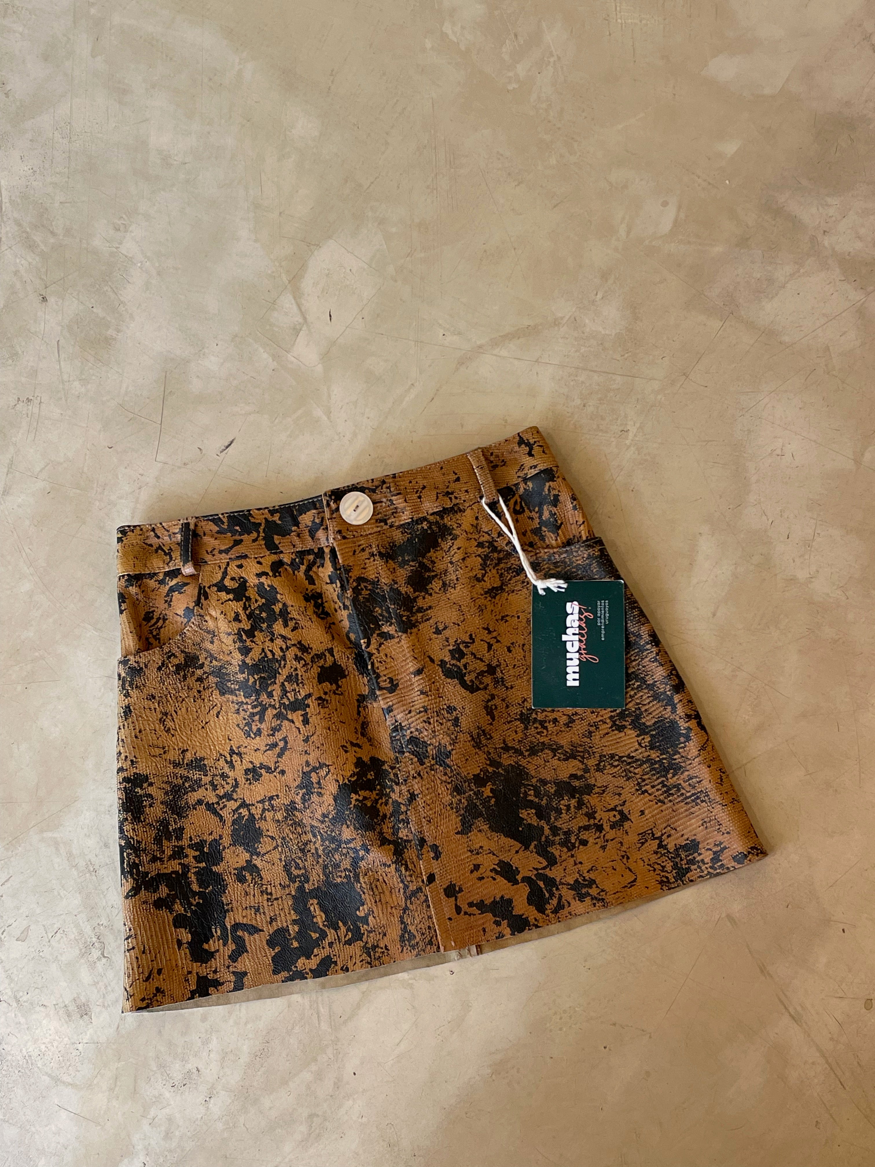 Leather Skirt Pintada a mano
